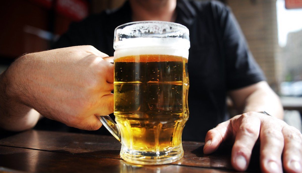 Llegar a trabajar alcoholizado o drogado ya no será motivo de despido… en Colombia