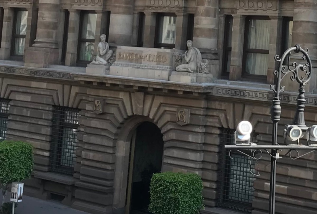 Hacienda coloca deuda por 3 mil millones de Udis a 30 años