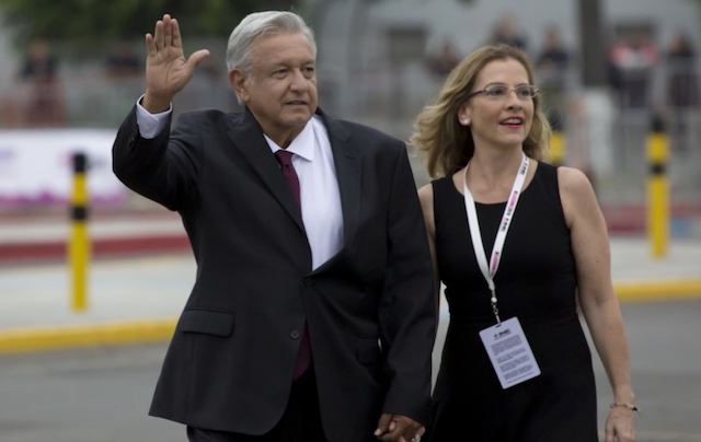 AMLO y Beatriz