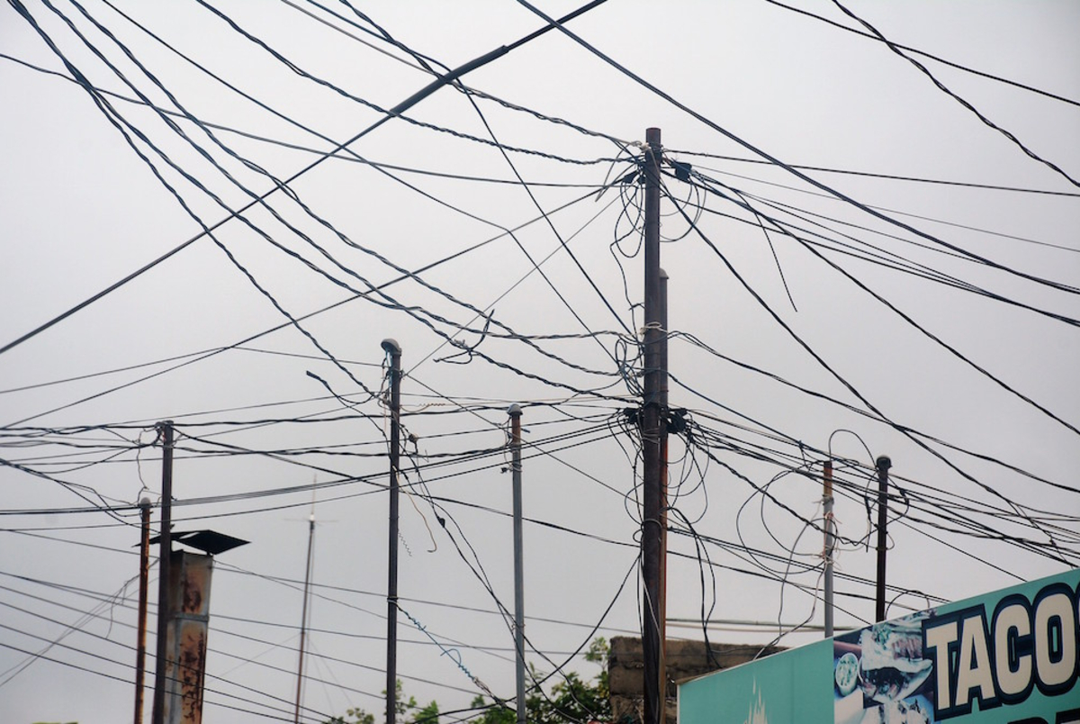 Diablitos en instalaciones de la CFE