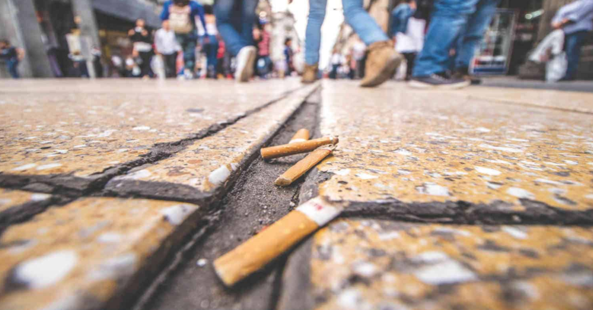 ¿Tiras las colillas de cigarro en la calle? Esto te podría costar de multa