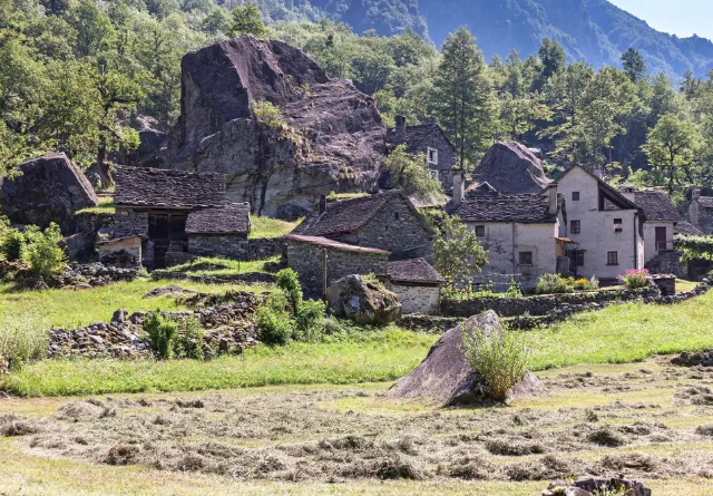 Monti Scìaga, Suiza