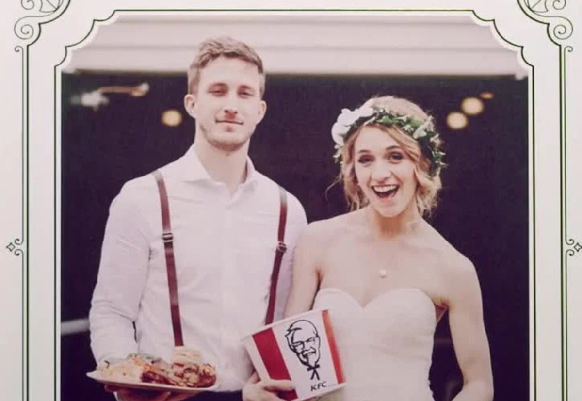 KFC ofrece una boda gratis si la decoras con temática de pollo frito
