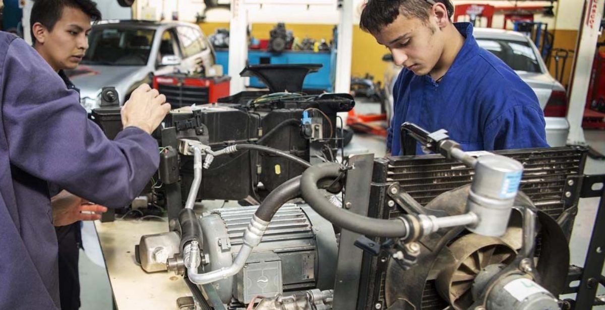 Audi México busca a estudiantes de ingeniería para prácticas en Alemania