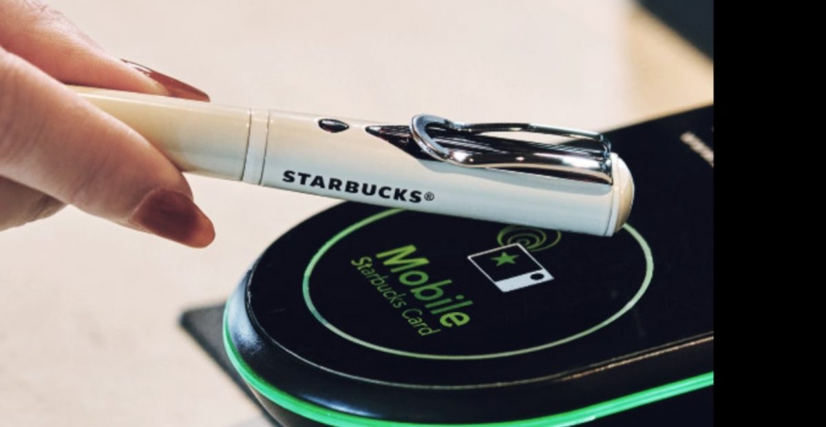 Starbucks quiere que los clientes paguen el café con plumas