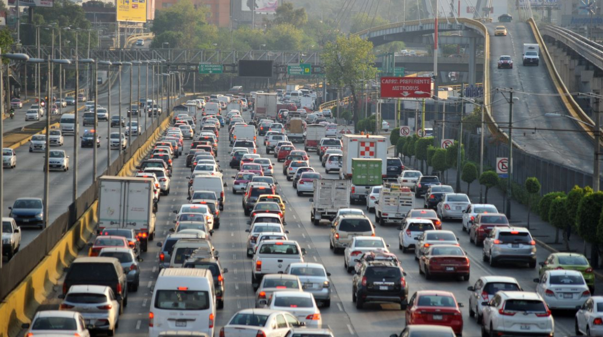 Proponen cobrar por transitar en las vías principales de la CDMX