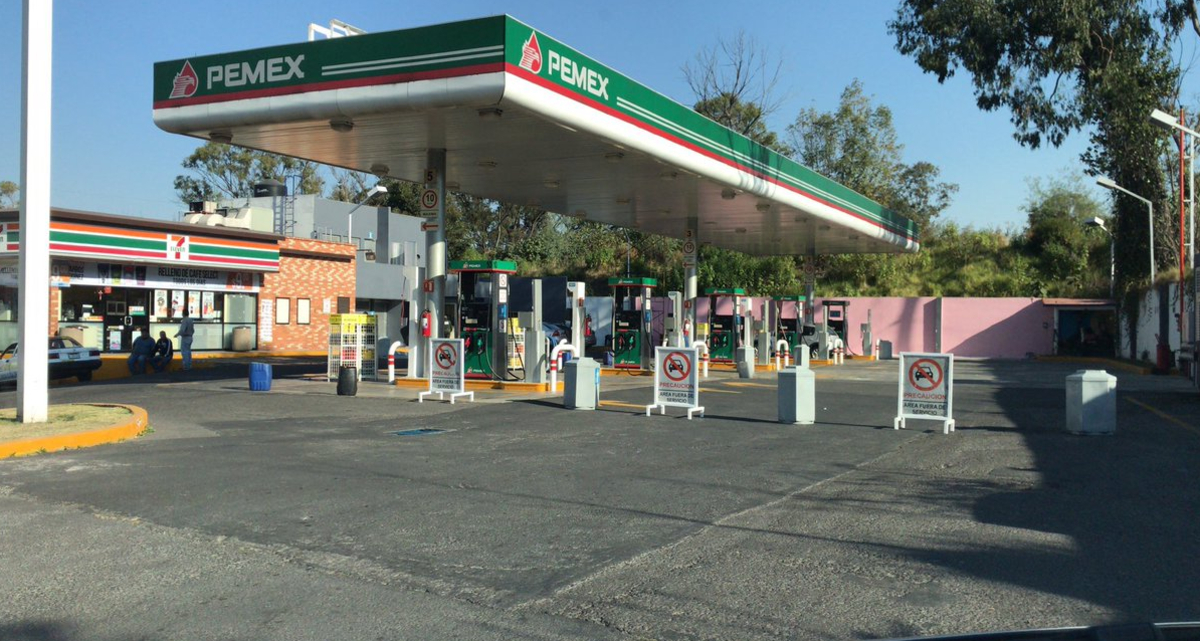 Gasolinera vende agua con gasolina y daña cerca de 30 autos