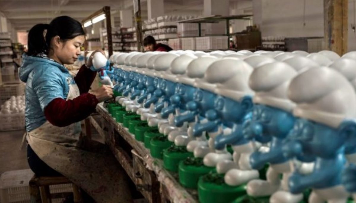 Imagen: Una trabajadora china en una fábrica, 22 de octubre de 2019 (Imagen: Especial)