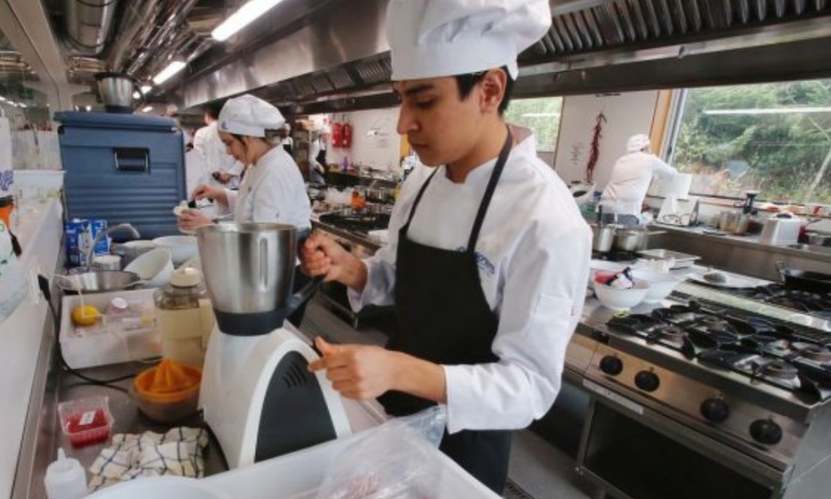 Restaurante busca 14 cocineros mexicanos para trabajar en Canadá y ganar casi 38 mil pesos