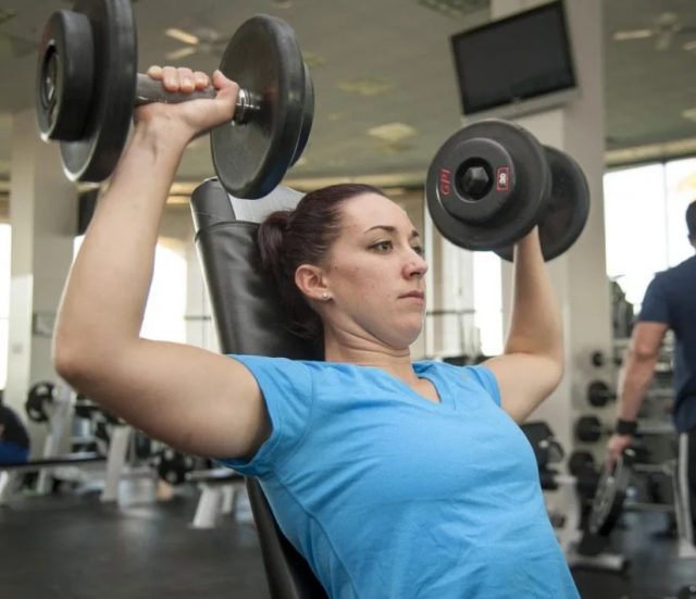 pesas gimnasio dinero