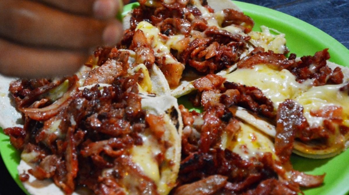 Proponen impuestos a elotes y tacos en calles de México