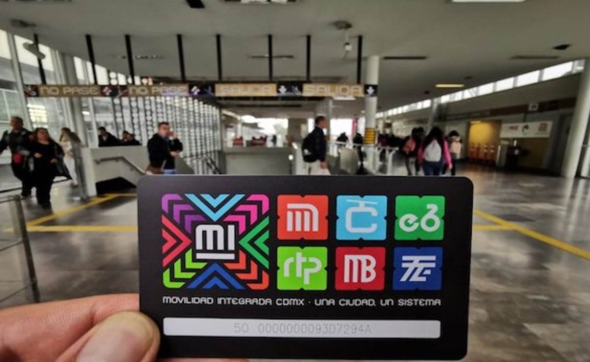 Esta tarjeta sirve para todo el transporte de CDMX; cuesta 10 pesos y debes recargar $90