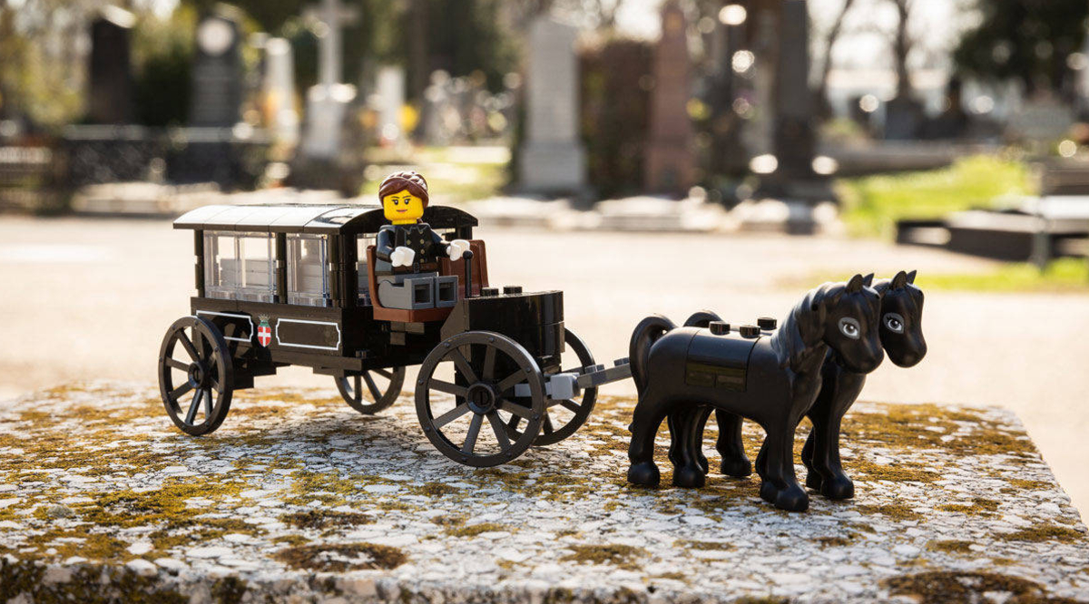 Para explicarles a los niños la muerte, lanzan conjunto fúnebre con piezas Lego