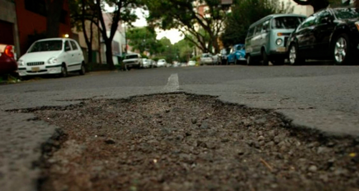 ¿Tu auto se dañó por un bache? Aquí te decimos cómo le puedes cobrar al gobierno
