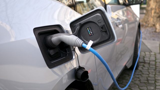 Imagen: Carga de batería de un auto eléctrico, 5 de noviembre de 2019 (Imagen: Especial)