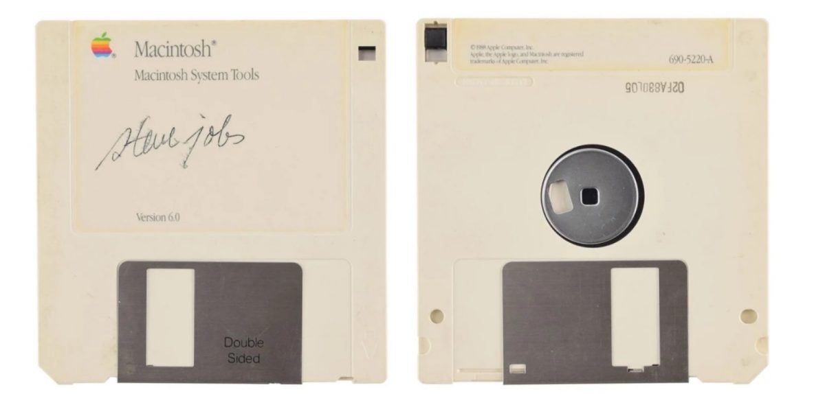 Subastan un disquete firmado por Steve Jobs en 7 mil 500 dólares