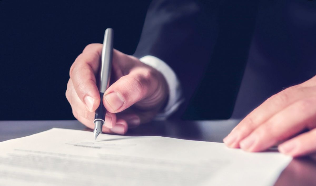 ¿Cómo solicito al SAT pagar un adeudo fiscal en plazos?