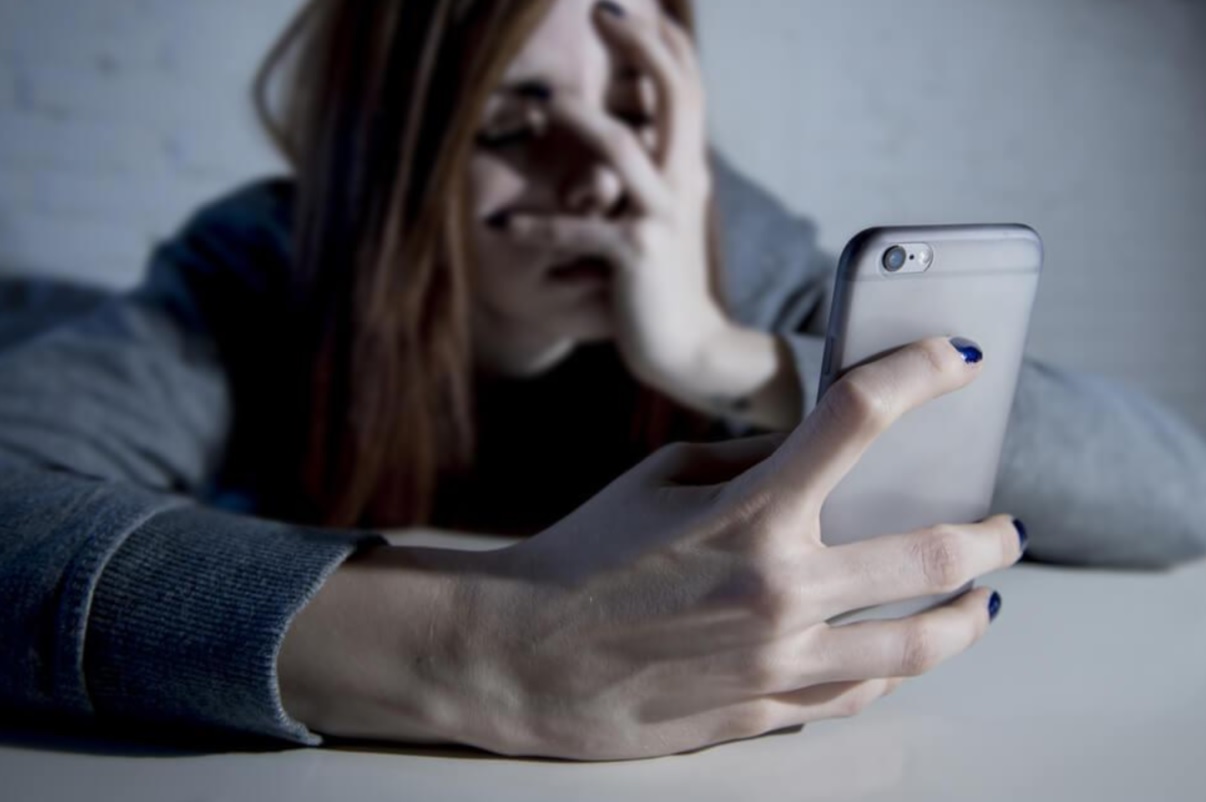 Acoso laboral; te decimos cómo identificarlo y qué hacer al respecto