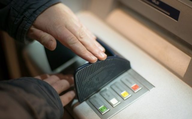 dinero, cajero, uso de cajero automático (Imagen: Especial)