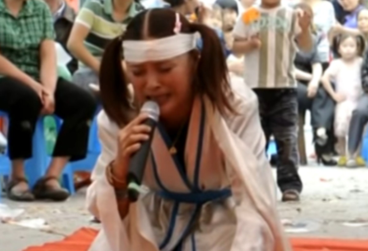 5 de diciembre de 2019, china, mujer, dinero, funerales, trabajo, mujer china gana 28 mil dólares anuales por llorar en funerales (Imagen: Especial)