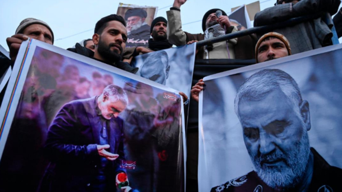 Precio del petróleo aumenta tras la muerte de líder iraní