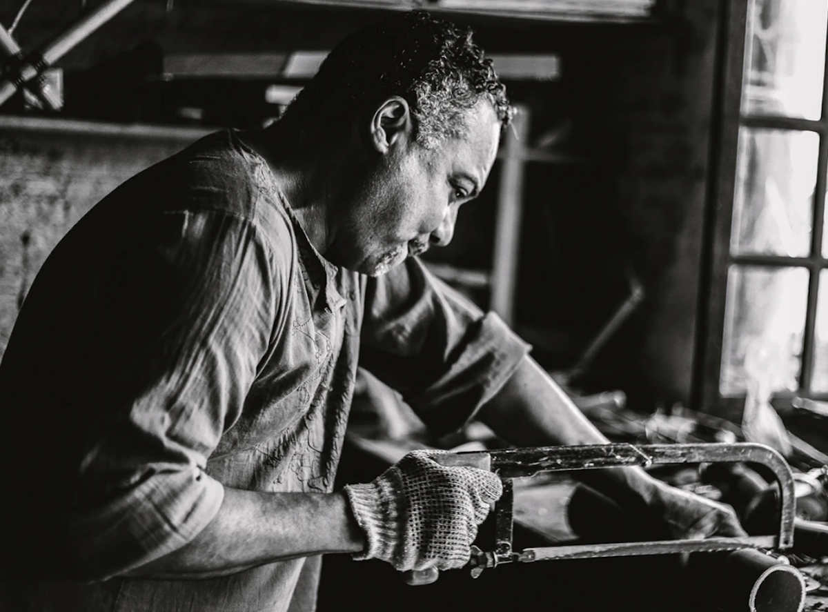 Trabajar más horas no necesariamente significa tener un mejor salario: estudio