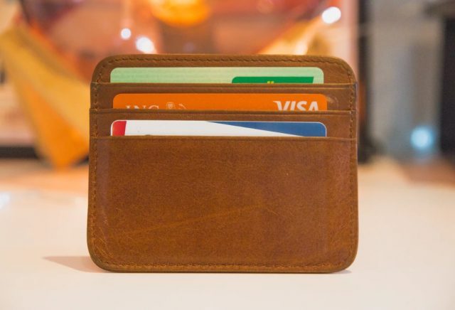 10 de febrero de 2020, monedero con tarjetas de crédito (Imagen: Unsplash)