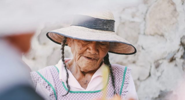 10 de febrero de 2020, una mujer anciana (Imagen: Unsplash)