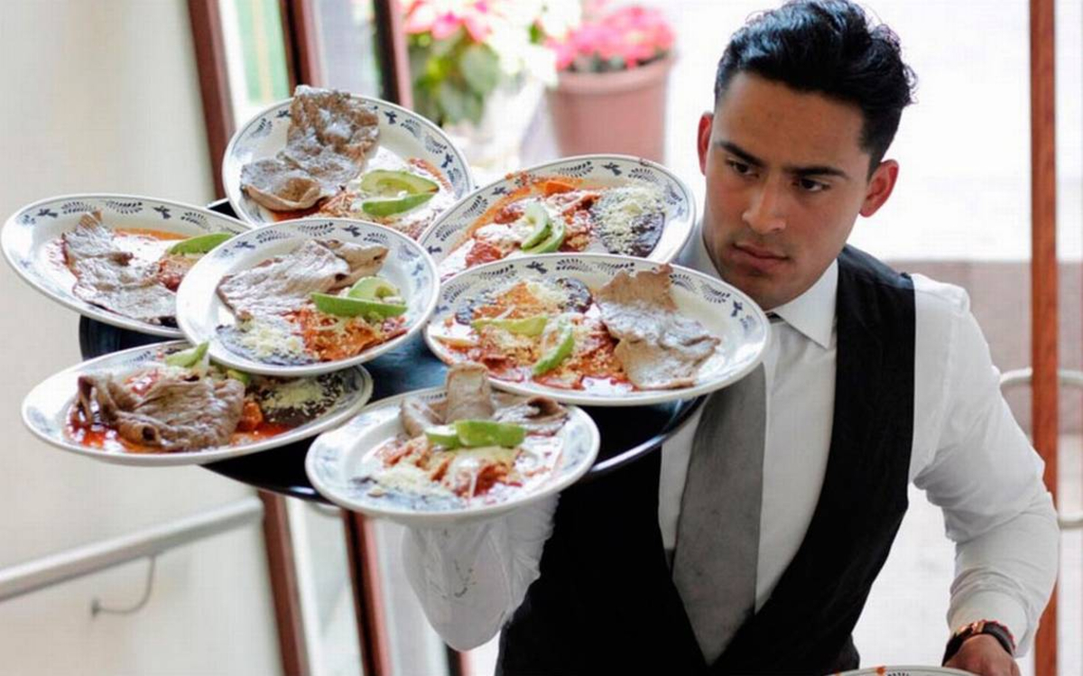 Así se ven afectados los meseros cuando no reciben propina