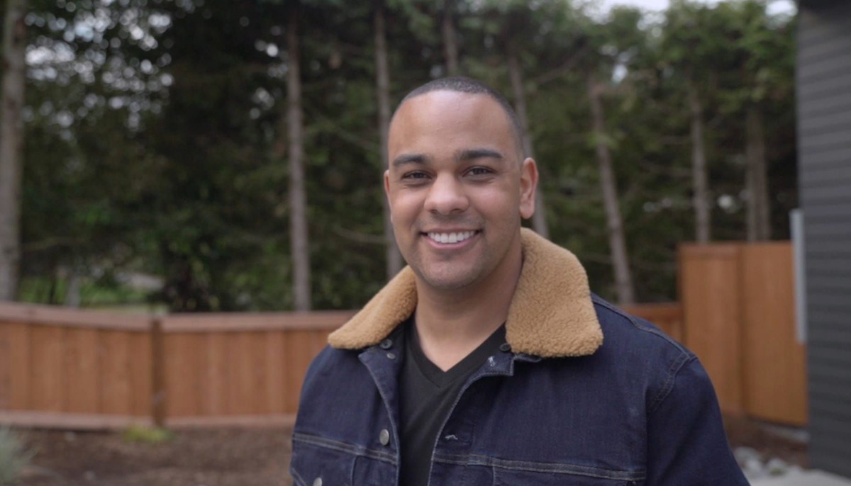 6 de marzo de 2020, el joven millonario, Todd Baldwin (Imagen: Twitter: @College_Works)