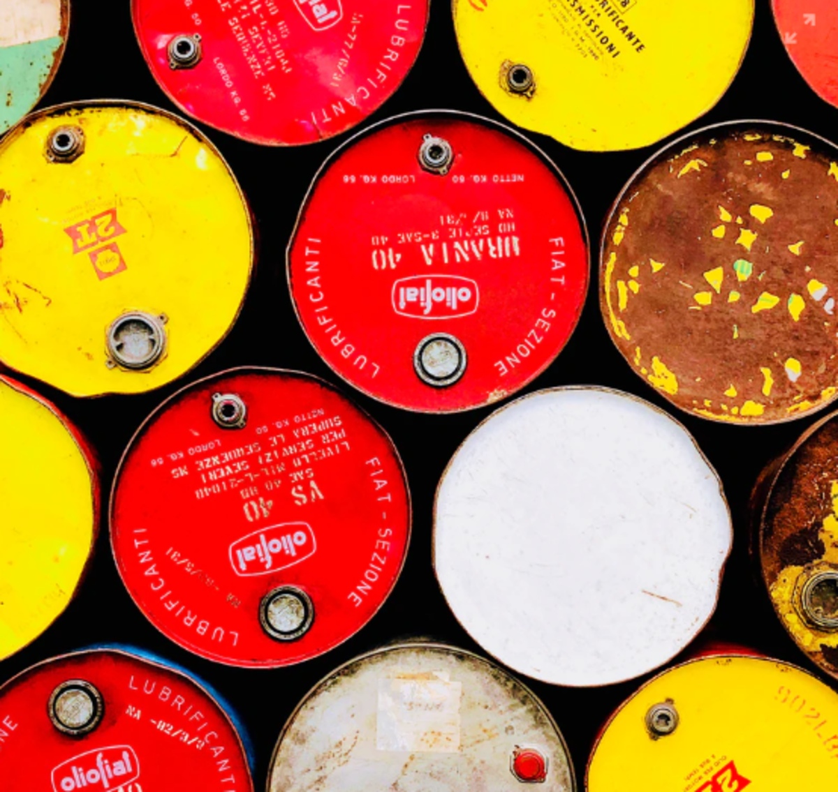 Caída del precio del petróleo: sobreoferta, futuros y capacidad de almacenamiento