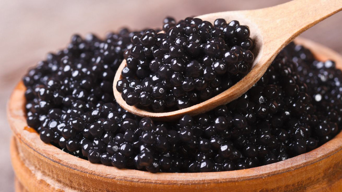 ¿Sabes por qué el caviar es tan caro? Te lo contamos