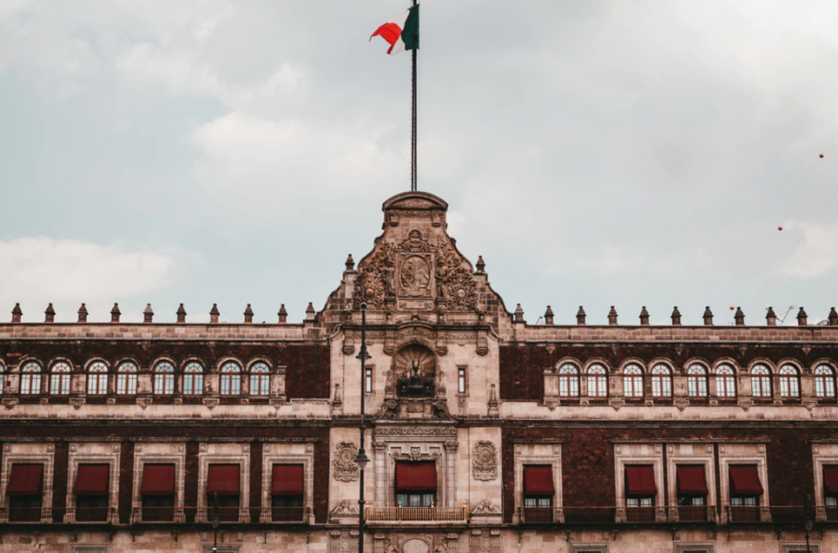 Zocalo, palacio nacional, Estado