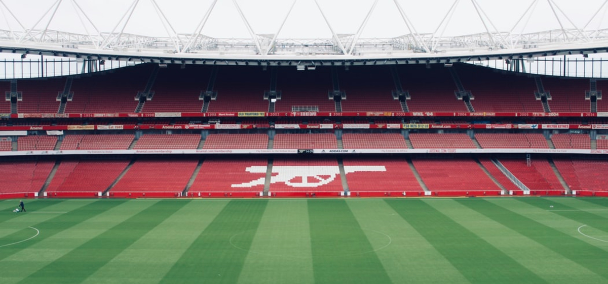 Más de mil millones de dólares en ingresos perderá la Premier League por Covid-19: Expertos