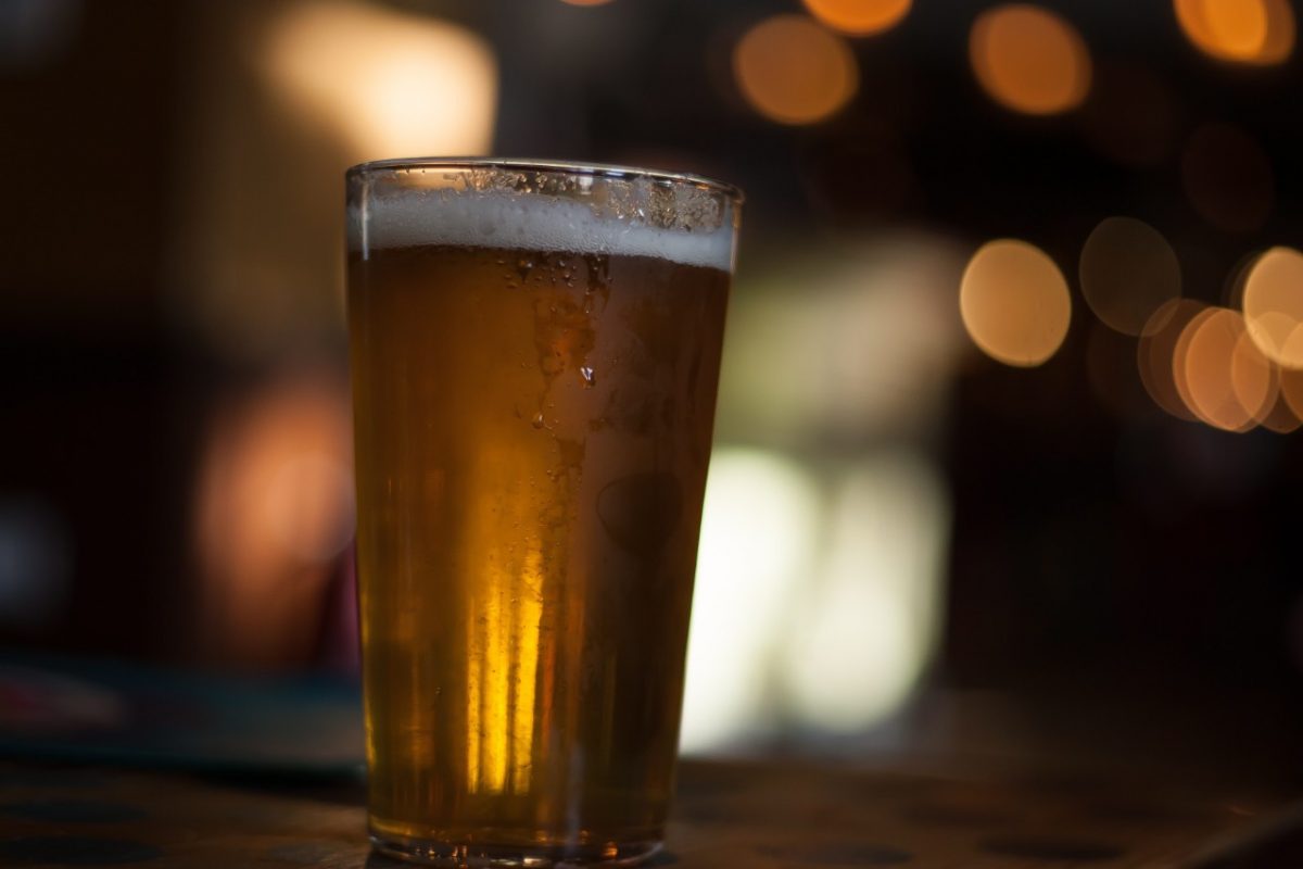 Vaso de cerveza fría (Imagen: Unsplash)