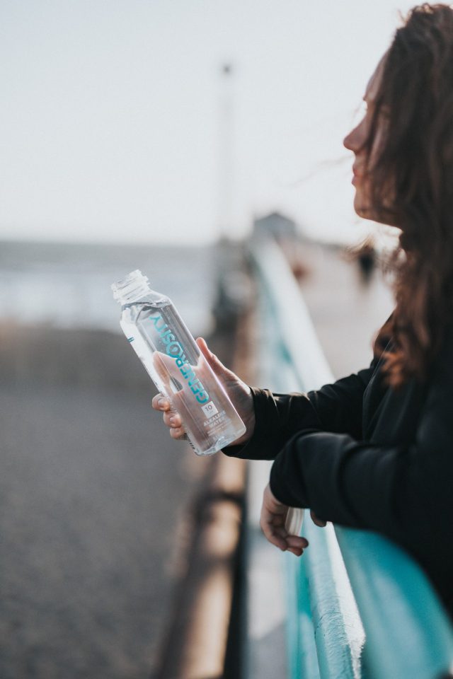 Agua embotellada (Imagen: Unsplash)