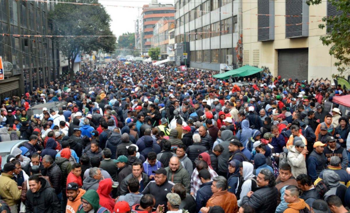 ¿Cómo pueden heredar familiares directos de servidores públicos una plaza en CDMX?