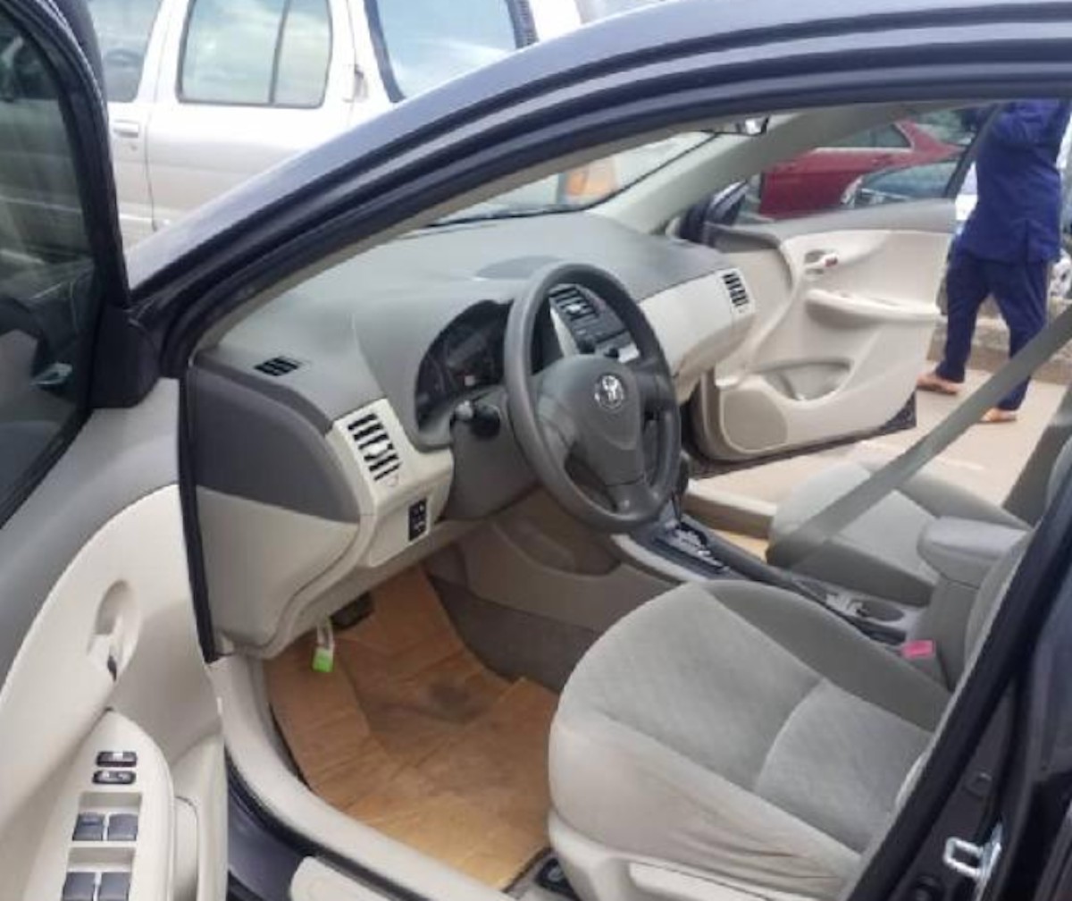 ¿Cómo limpiar el coche con vinagre y otros productos que te ahorrarán dinero?