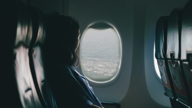 Pasajero de un vuelo en avión (Imagen: Unsplash)