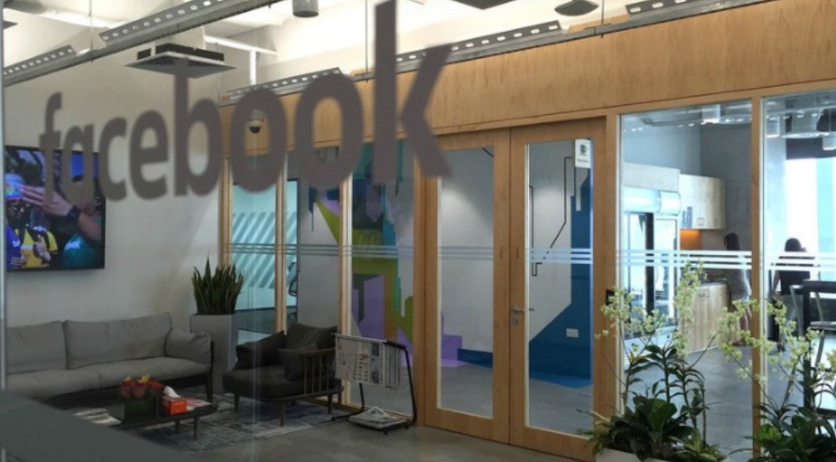 Facebook permitirá a empleados trabajar en casa hasta 2021 con bono de mil dólares