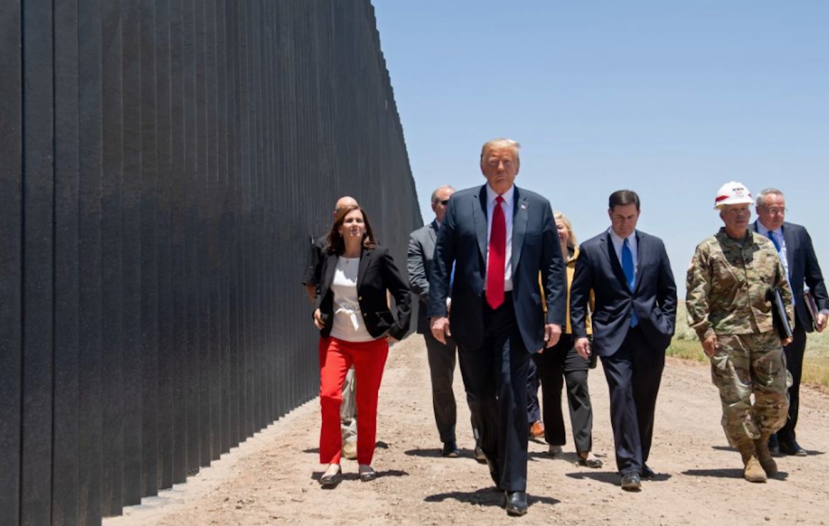 Trump evalúa dos impuestos que afectarían a mexicanos para pagar el muro