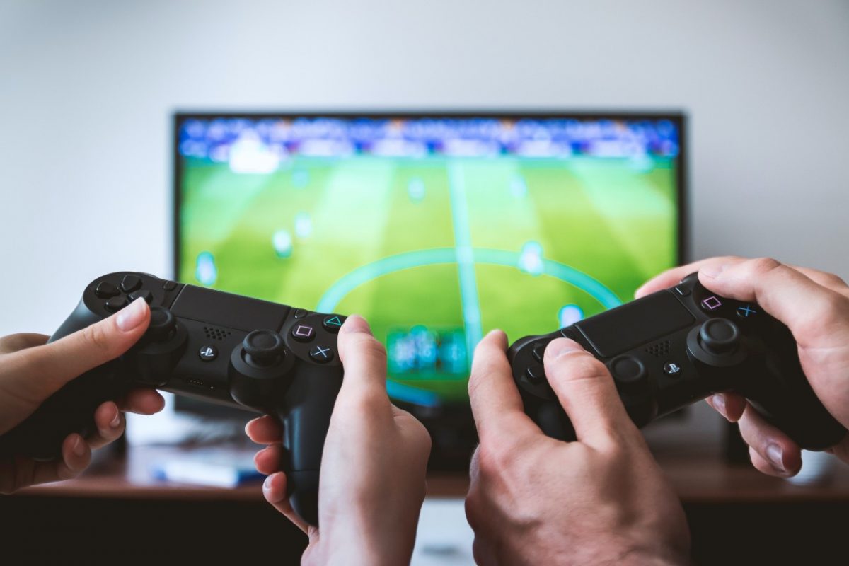 Jugar videojuegos (Imagen: Unsplash)