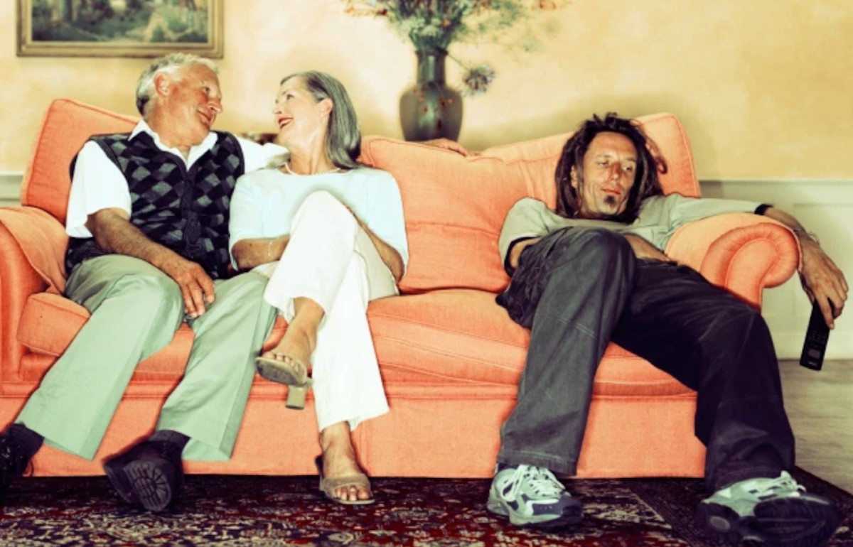 ‘Obligarán’ a buscar trabajo a hijos mantenidos por sus papás… en Italia