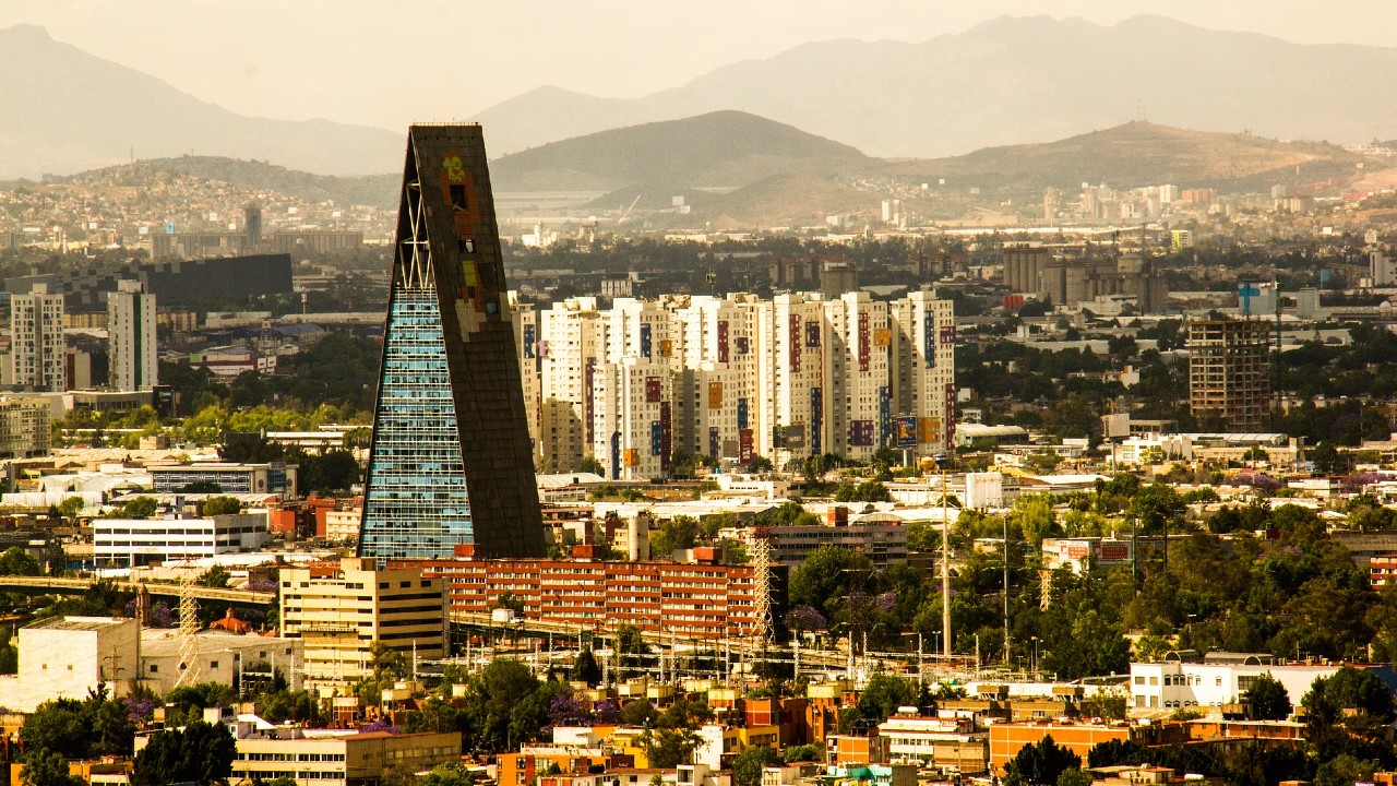 ¿Cuánto debo ganar al mes para poder comprar una casa?