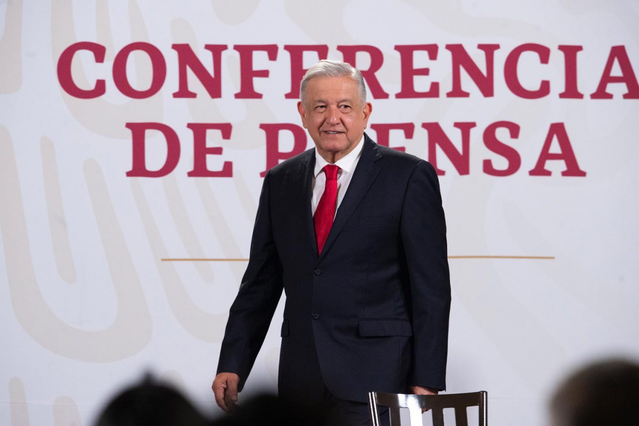 Presentará AMLO iniciativa de reforma si no puede rescatar a Pemex y CFE