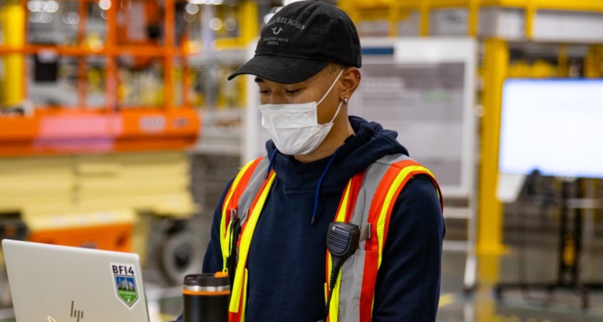 Amazon está contratando a 100 mil personas, ¿cómo postularte y cuánto paga?