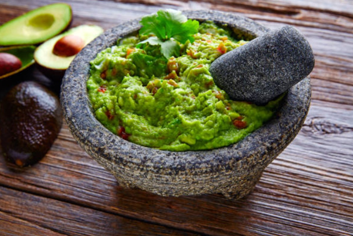 Molcajete y tortillero los venden hasta en mil 200 pesos en el extranjero