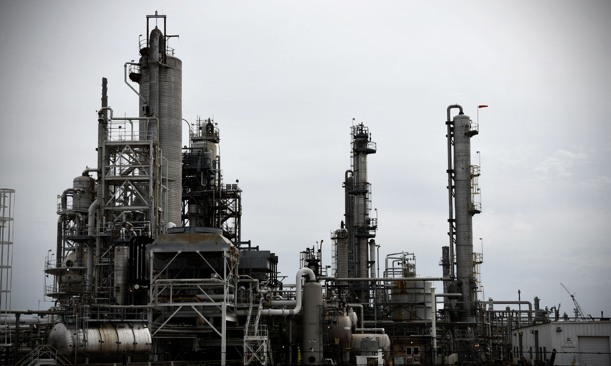 Cae 23% producción de Pemex petroquímica en 2020