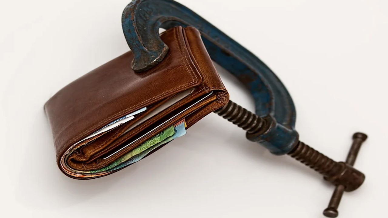 Descubre cómo ahorrar al menos 10% de tus ingresos cada mes