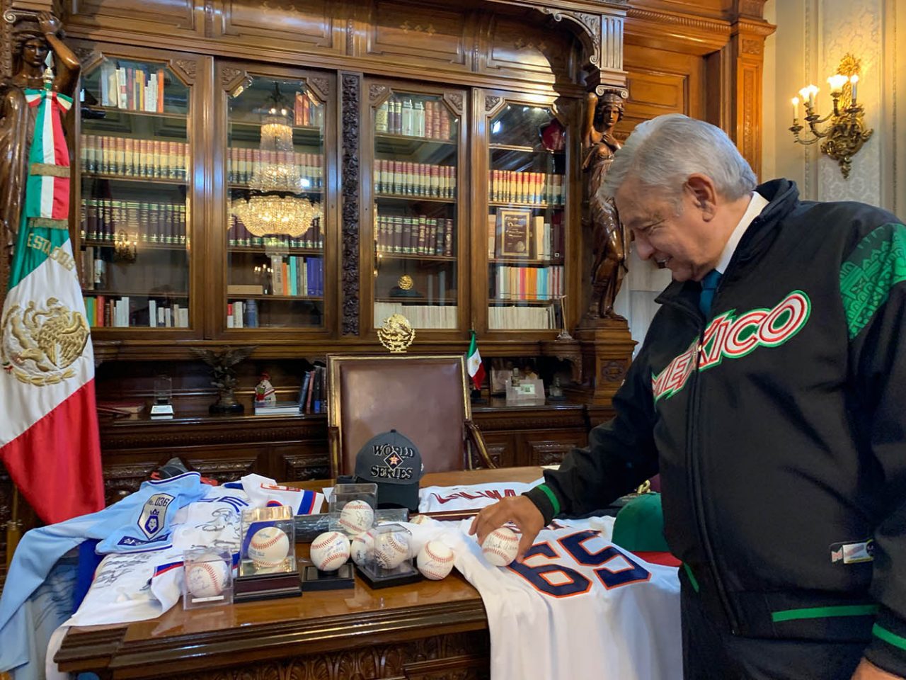 amlo, escuelas de beisbol